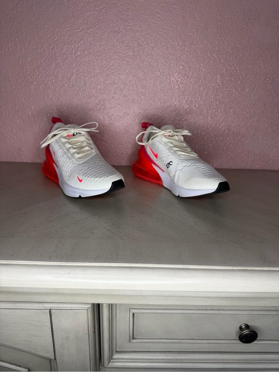 Nike Shoes - EUC Nike Airmax 270 size 6.5